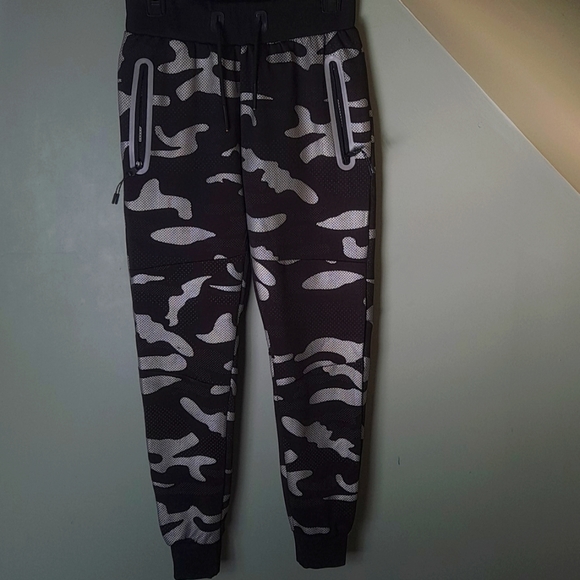XS Jogger Camo Pants - Picture 2 of 7